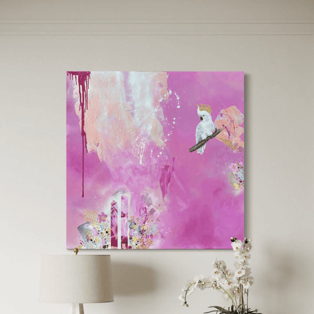 Pink abstraktes Acrylwerk mit weißem Kakadu auf Ast von Georgia Thie